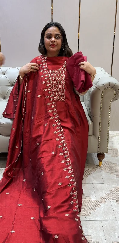 REDDISH MAROON
